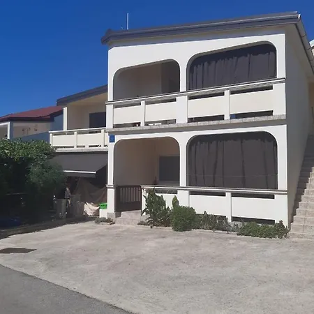 Ivana Prizemlje Apartman *