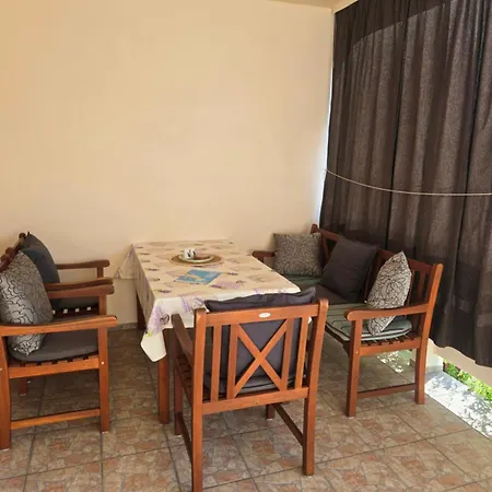 Ivana Prizemlje Apartment *